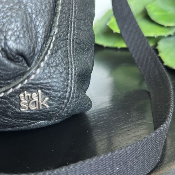 The Sak Genuine Leather Crossbody Shoulder Bag Black Pebbled, Soft & Durable - Picture 2 of 11